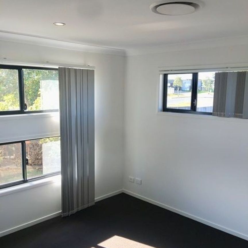 2 Flintwood Street, Rural View - Photo 1