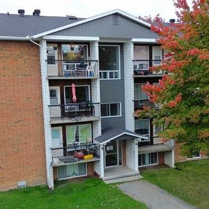 3½|RÉNOVÉ|NTERNET-CHAUFFAGE-EAU CHAUDE - Photo 2