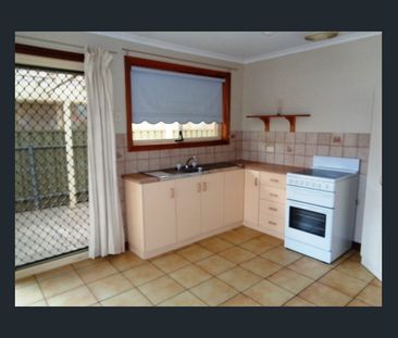 Lovely 3 Bedroom Villa Located in a Highly Sought After Area - Photo 2