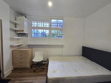 4 bedroom flat to rent - Photo 5