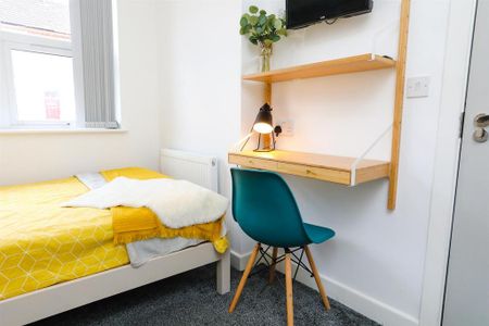 1 bedroom in a house share to rent - Photo 4