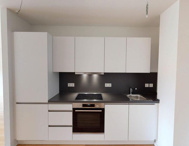 Moderne Wohnung mit Einbauküche - Foto 1