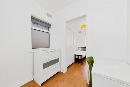 4 bedroom terraced house to rent - Photo 3