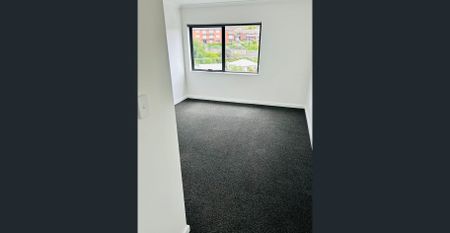 Fully Refurbished Family Home in Central Location - Photo 4