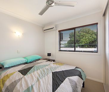 FIRST FLOOR UNIT WITH GOLF COURSE VIEWS & FANTASTIC BREEZES! - Photo 5