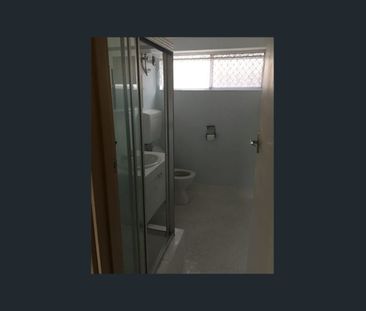 Semi-furnished, prime location, low maintenance! - Photo 4