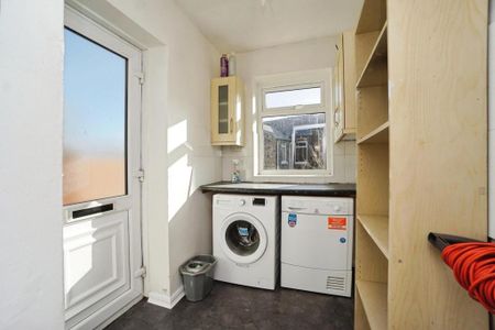 3 bedroom terraced house to rent - Photo 3