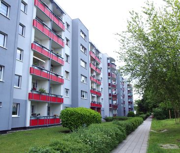 Geräumige Dreiraumwohnung mit Balkon und Duschbad - Photo 1