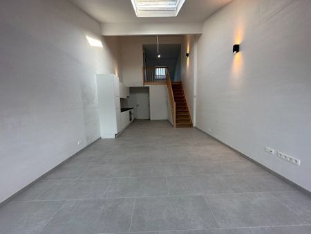 Volledig vernieuwde woning met 2 slaapkamers - Photo 2