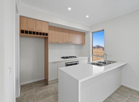 BRAND NEW HOME IN WYNDHAM VALE - Photo 2