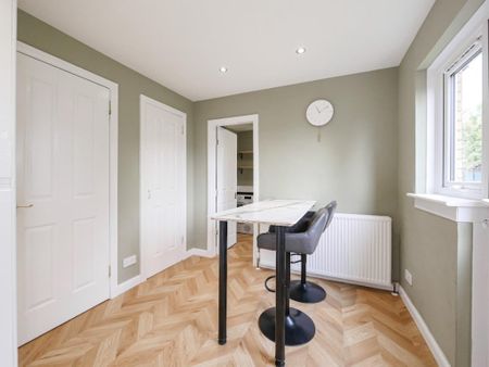 4 bedroom semi-detached house to rent - Photo 3