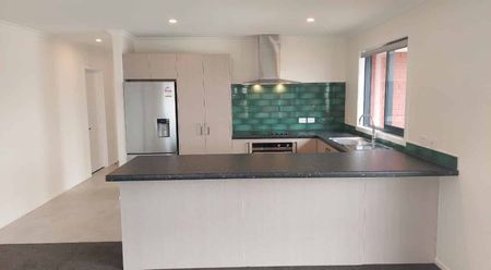 Beautiful Family Home in West Faringdon - Photo 3