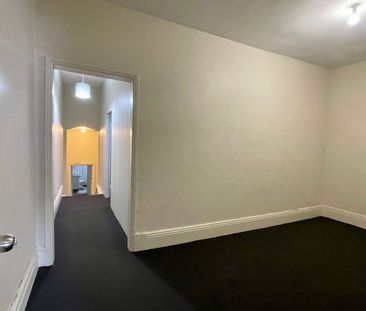 ENTER VIA REAR LANE OFF NELSON STREET SPACIOUS THROUGHOUT WITH LOTS... - Photo 4