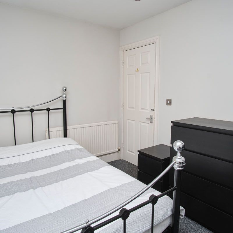 9 Curzon Street - Photo 1