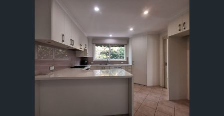 Stunning Family Home in Vermont South - Photo 4