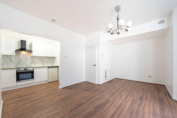 Studio to rent - Photo 1