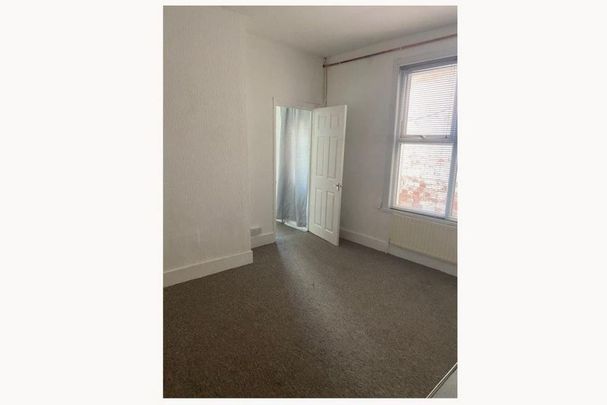 1 bedroom ground floor flat to rent - Photo 1