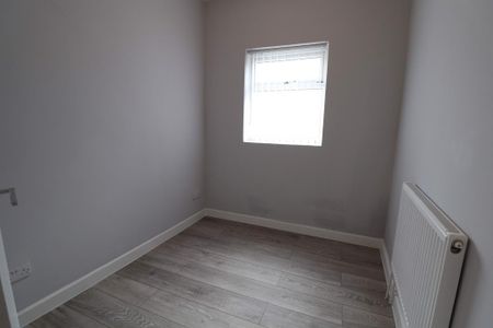 3 bedroom end of terrace house to rent - Photo 5