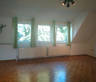 ruhige 2,5 Zimmer Dachgeschosswohnung ohne Balkon - Photo 1