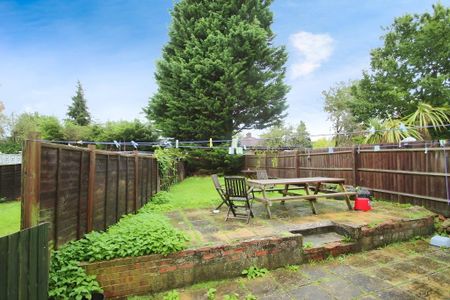 3 bedroom end of terrace house to rent - Photo 3