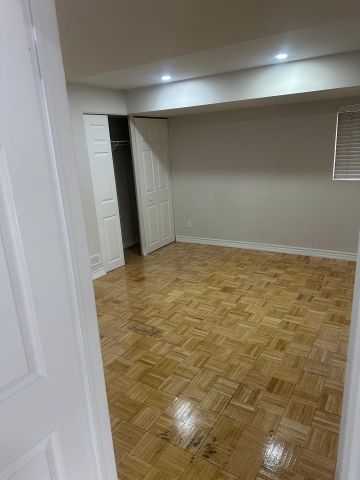 For Lease - 31 Harbourtown Crescent, Brampton, Ontario - Photo 3