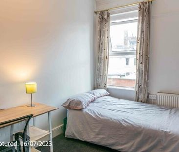 3 Feversham Crescent, Wiggington Road - Photo 6
