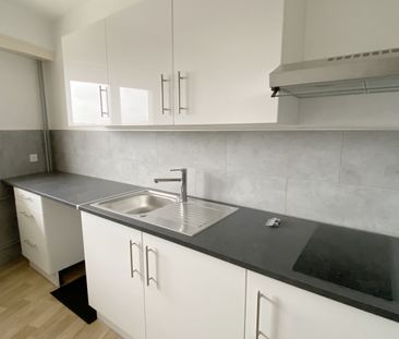 Location Appartement 2 pièces 50m² ANGERS 49100 - Photo 2