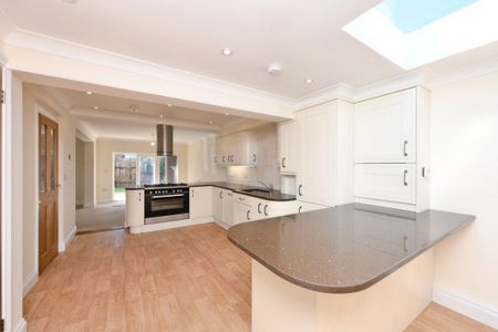 Turners Hill, Waltham Cross, Cheshunt - Photo 5