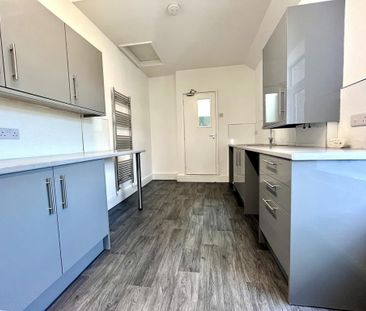 3 bedroom flat to rent - Photo 2