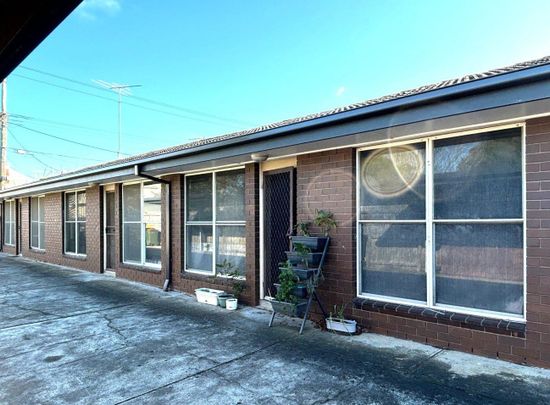 One Bedroom Unit in Fantastic Location - Photo 1