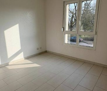 HAGONDANGE - FACE AU PARC - F2 - CUISINE EQUIPEE - GARAGE - Photo 5