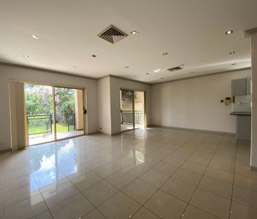 Spacious Duplex With Ducted Air Conditioning Throughout - Photo 3