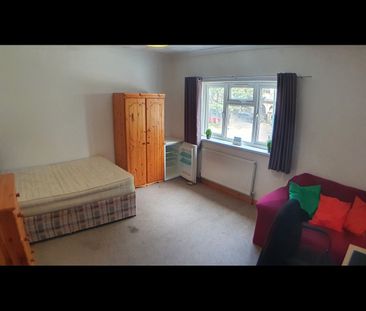 Room in a Shared House, Portswood Road, SO17 - Photo 3