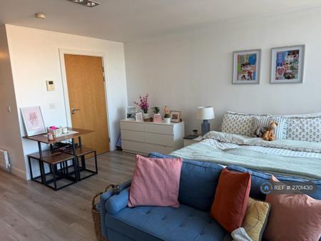 Studio to rent - Photo 3