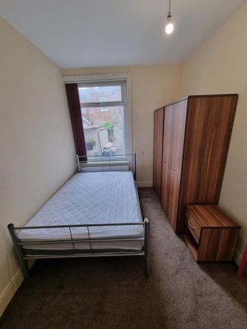 5 bedroom terraced house to rent - Photo 4