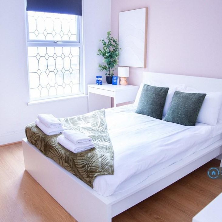 1 bedroom in a house share to rent - Photo 1