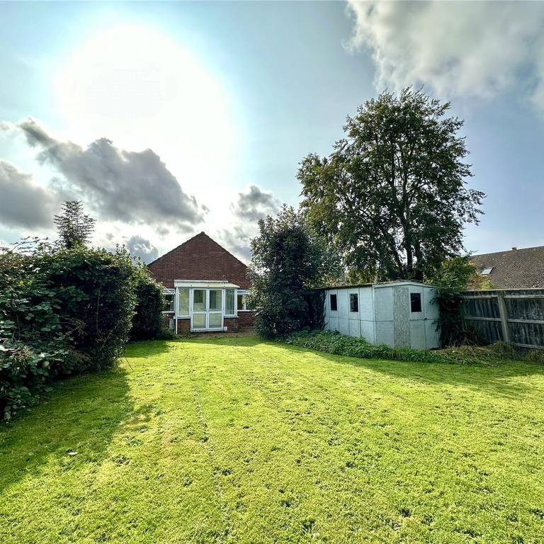2 bedroom bungalow to rent - Photo 1