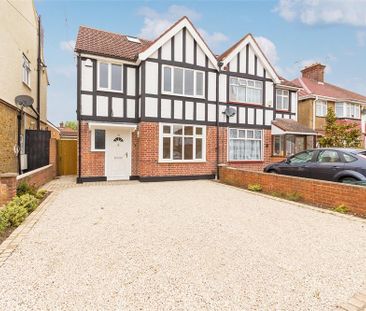 4 bedroom semi-detached house to rent - Photo 6