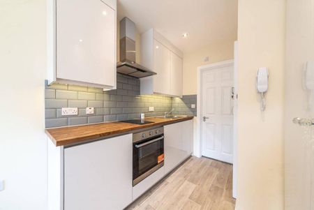 Studio to rent - Photo 2