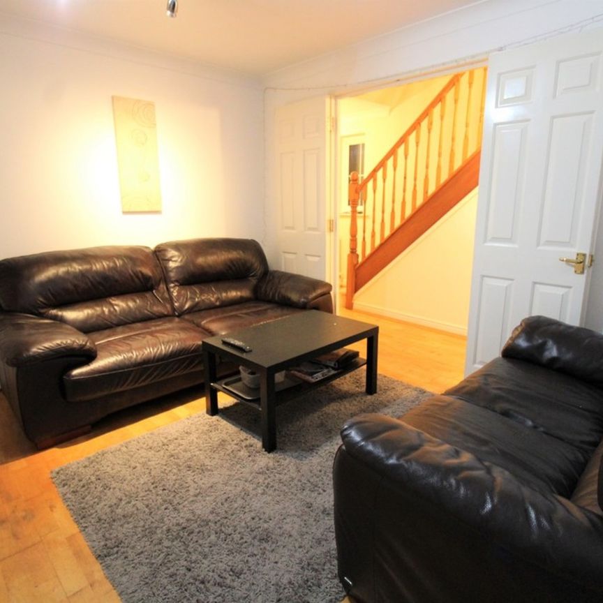 6 bedroom Property to rent - Photo 1