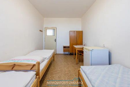 Pronájem lůžka na ubytovně Hrušovany n. Jev. po rekonstrukci bez kauce, WiFi, parkování,recepce 24/7 - Фото 2