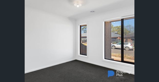 "Family Ready" - Photo 1