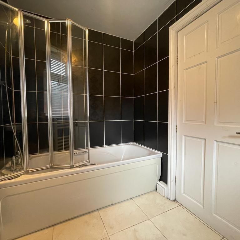 4 bedroom house to rent - Photo 1