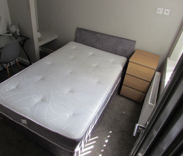 Room in a Shared House, Hannan Road, L6 - Photo 5