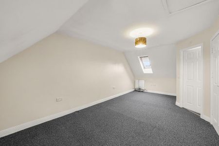 4 bedroom semi-detached house to rent - Photo 5