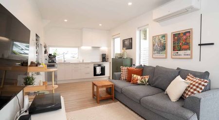 Modern Comfort one bedroom house in a Prime Glen Innes Location - Photo 3