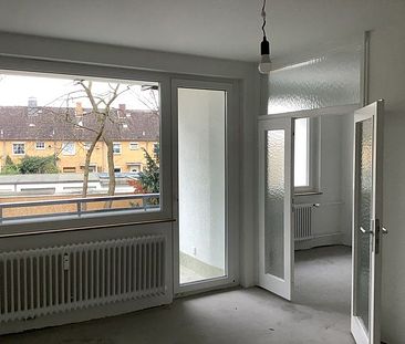 Teilsanierte - 2-Zimmer-Wohnung mit Balkon - Photo 1