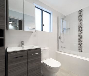 LUXURY 2 BEDROOM APARTMENT - Photo 3