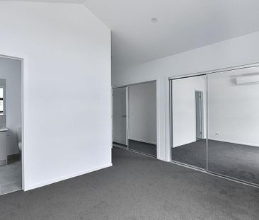 Modern Living, Generous Space & Everyday Comfort - Photo 2