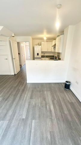 1 bedroom in a house share to rent - Photo 5